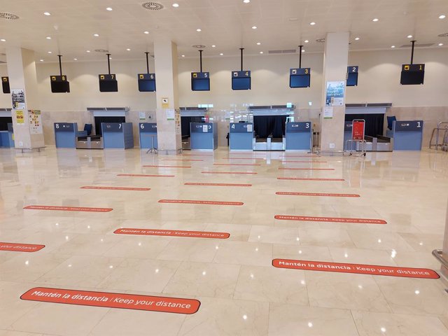 Archivo - Zona de facturación en el Aeropuerto de Badajoz