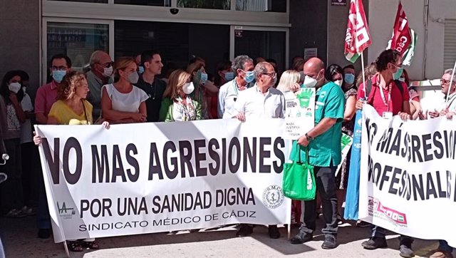 Concentración contra las agresiones en el Centro de Salud Jerez Centro.