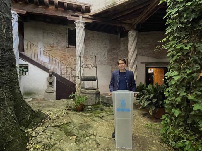 El concejal de Turismo, Miguel Merino, durante la presentación de 'Patios Vividos'.