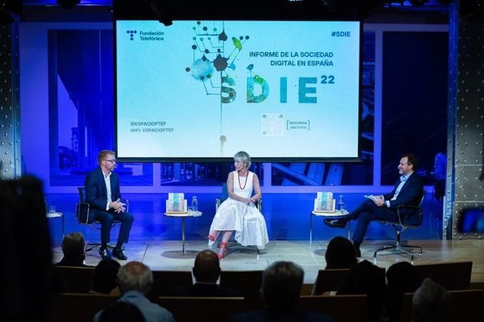 Presentación del informe 'La Sociedad Digital en España 2022'.