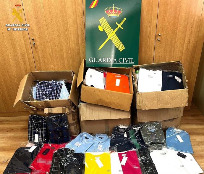 Ropa falsificada intervenida.