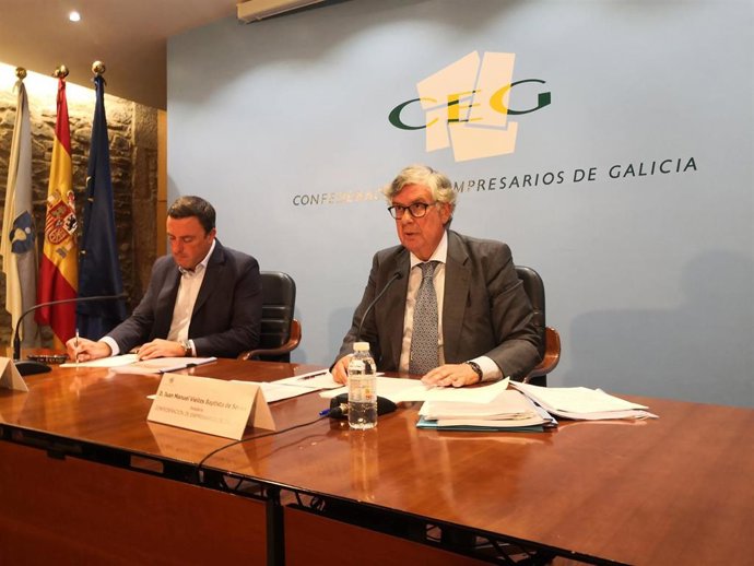 El secretario xeral del PSdeG, Valentín Formoso, y el presidente de la CEG, Juan Vieites