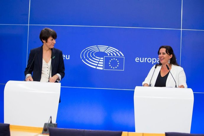 Ana Pontón junto a Ana Miranda en rueda de prensa en Bruselas tras asumir el escaño la política nacionalista nacida en Cuntis
