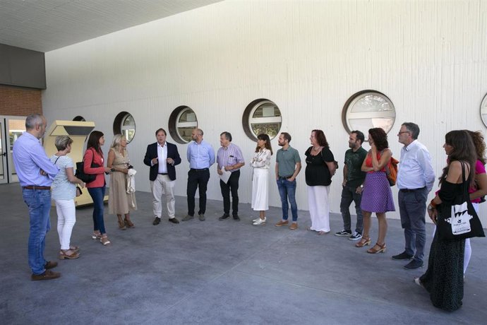 La Comisión de Asuntos Ciudadanos del Ayuntamiento de Pamplona visita la escuela infantil de Medebaldea.