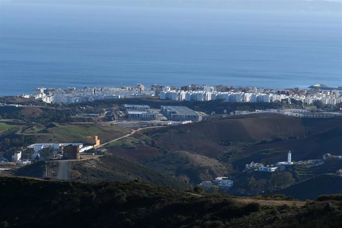 Archivo - Imagen de archivo sobre una vista general de la construcción de una zona franca comercial e industrial al lado de la frontera del Tarajal de Ceuta, a 6 de diciembre de 2021, en Castillejos, Ceuta