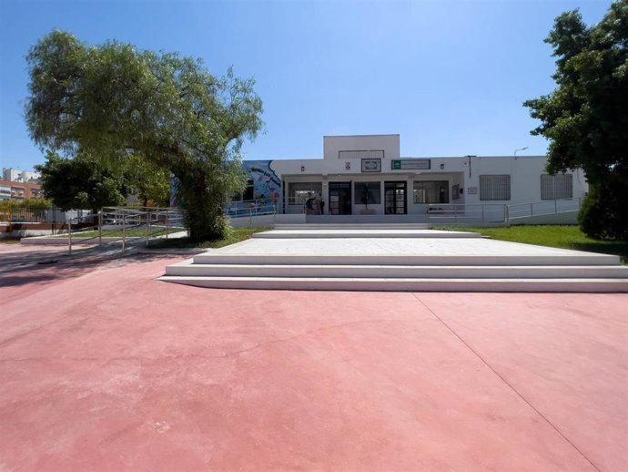 Imagen de uno de los colegios públicos de Dos Hermanas en los que el Ayuntamiento ha hecho obras este verano.