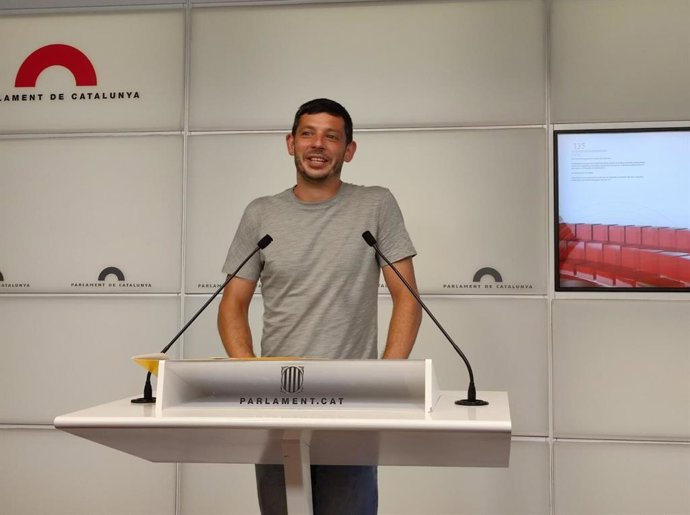 El diputado de la CUP en el Parlament Xavier Pellicer en rueda de prensa