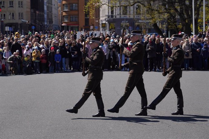 Cambio de marcha de soldados en Riga
