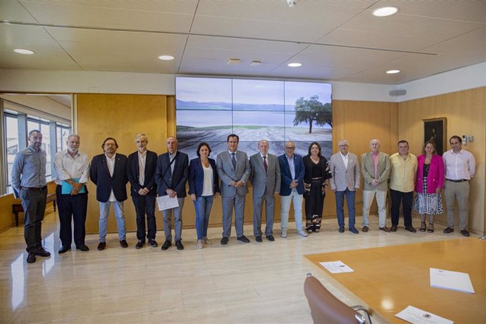 Reunión de la Diputación de Sevilla y los gestores del agua en la provincia.