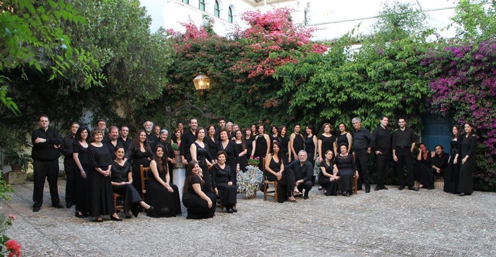 Archivo - Foto de familia del Coro de Ópera de Córdoba.
