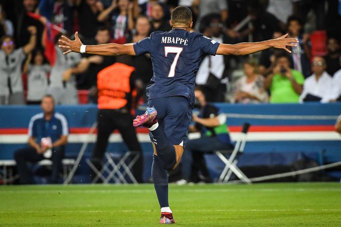 06 September 2022, France, Paris: PSG's Kylian Mbappe celebrates scoring his side's second goal during the UEFA Champions League group H soccer match between Paris Saint-Germain and Juventus FC at Parc des Princes Stadium. Photo: Matthieu Mirville/ZUMA 