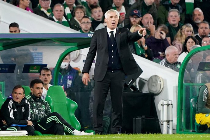 06 September 2022, United Kingdom, Glasgow: Real Madrid Manager Carlo Ancelotti gestures on the touchline during the UEFA Champions League Group F soccer match between Celtic vs Real Madrid at Celtic Park. Photo: Andrew Milligan/PA Wire/dpa