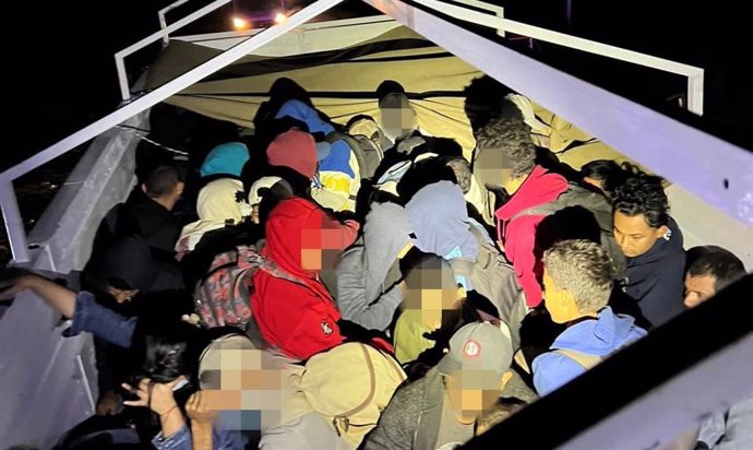 266 Migrantes Hacinados En Los Doble Fondos De Tres Camiones En El Norte De México