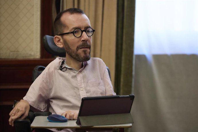 Archivo - El portavoz de Unidas Podemos en el Congreso de los Diputados, Pablo Echenique, durante una entrevista para Europa Press en la Cámara Baja, a 21 de julio de 2022, en Madrid (España).