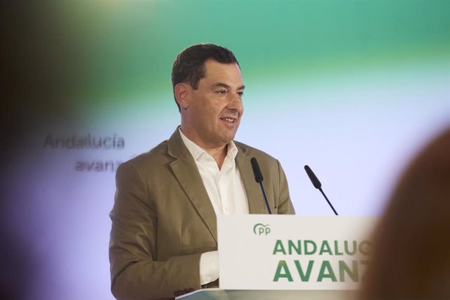 El presidente de la Junta de Andalucía, Juanma Moreno, durante la clausura la reunión de la Junta Directiva Autonómica del PP-A en el Hotel Los Lebreros, a 5 de septiembre de 2022 en Sevilla (Andalucía, España) (Foto de archivo).