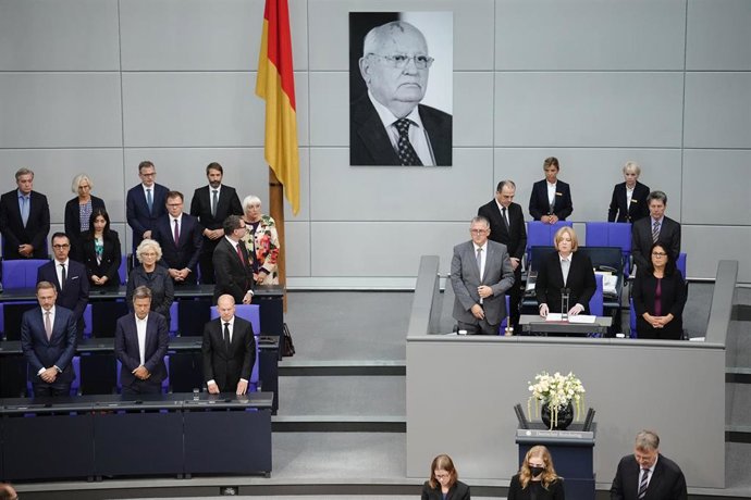 Minuto de silencio en el Bundestag (la Cámara Baja del Parlamento de Alemania) en honor del exlíder soviético Mijail Gorbachov
