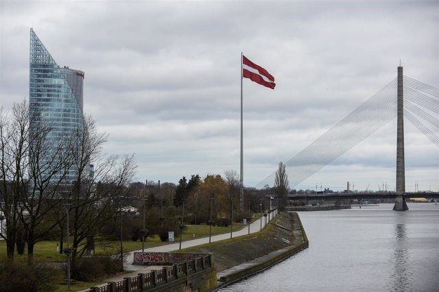 Archivo - Bandera de Letonia (archivo).