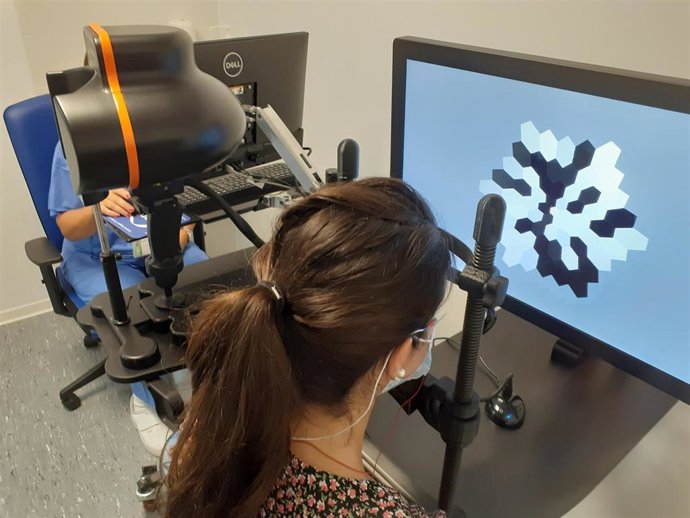 El Servicio de Neurofisiología del Hospital Universitario Virgen Macarena es el único en Andalucía que dispone de una Unidad de Electrofisiología de la Visión reconocida como unidad de referencia.