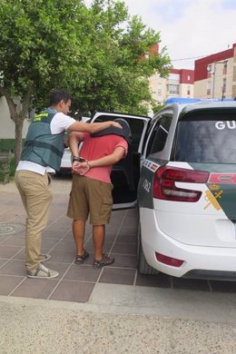 Un agente de la Guardia Civil detiene al autor de un apuñalamiento en Umbrete.