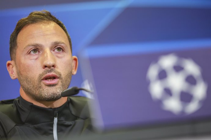 05 September 2022, Saxony, Leipzig: RB Leipzig head coach Domenico Tedesco speaks during a press conference ahead of Tuesday's UEFA Champions League Group F soccer match against Shakhtar Donetsk. Photo: Jan Woitas/dpa