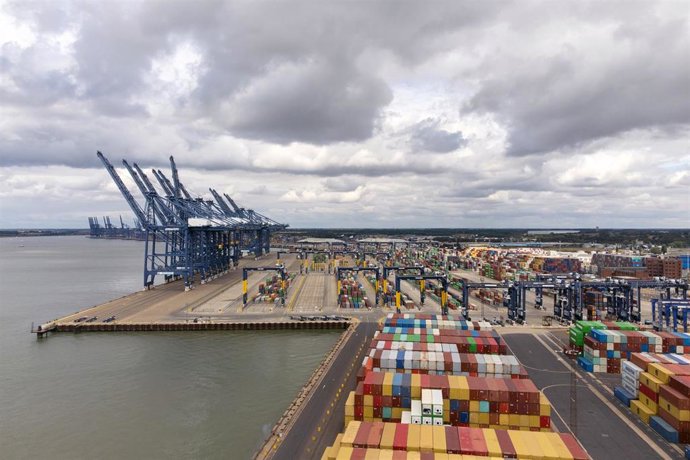 29 August 2022, United Kingdom, Felixstowe: The port of Felixstowe in Suffolk is seen without a single cargo ship. Workers at the main container port of Felixstowe are on strike since 21 August. Photo: Joe Giddens/PA Wire/dpa