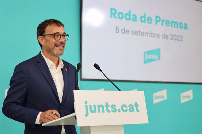 El portavoz de Junts, Josep Rius, en rueda de prensa