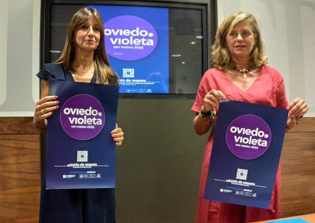 Las concejalas de Políticas Sociales, Concepción Méndez y Leticia González, presentan el punto violeta de las fiestas de San Mateo 2022.