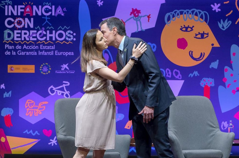 Archivo - La ministra de Derechos Sociales, Ione Belarra y el presidente del Gobierno, Pedro Sánchez, durante el acto 'Infancia con Derechos: Plan de Acción Estatal de la Garantía Infantil Europea, en CaixaForum Madrid, a 6 de julio de 2022, en Madrid 