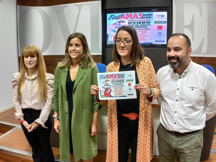La concejala de Festejos, Covadonga Díaz, presenta en rueda de prensa FestiAmas, acompañada por su coordinador, Luis Serrano, la directora de Marketing de Caja Rural de Asturias, Nuria Meana, y la directora de antena de RTPA, Lucía Herrera.