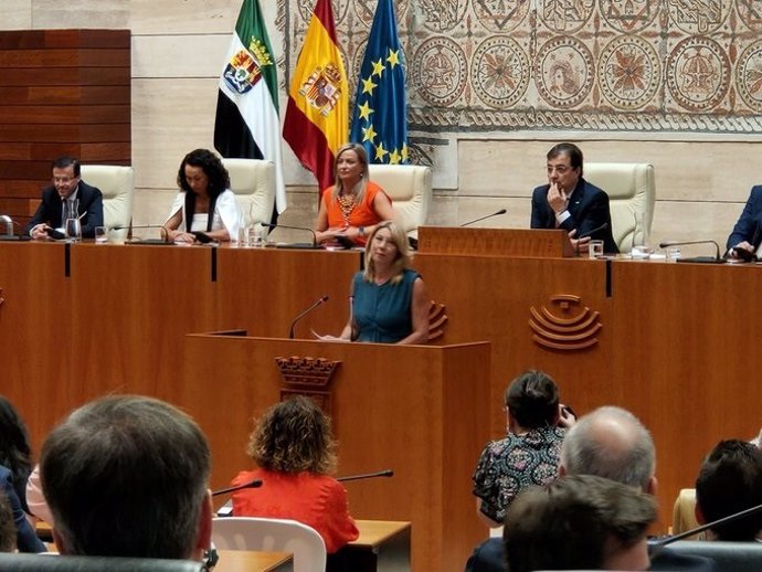 La portavoz del Grupo Parlamentario Popular, Cristina Teniente, en el acto institucional del Día de Extremadura
