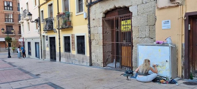 El Ayuntamiento promueve la intervención Luces de la ciudad para decorar 50 cajas de registro de luz de Logroño
