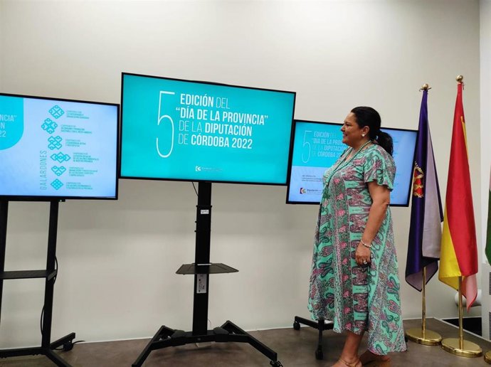 La delegada de Cohesión Social, Consumo y Participación Ciudadana de la Diputación de Córdoba, Dolores Amo, presenta una nueva edición de los Galardones del Día de la Provincia.