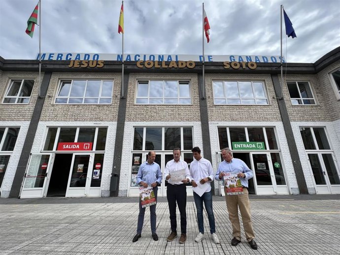 El consejero de Ganadería, Guillermo Blanco; el concejal de Ferias de Torrelavega, Nacho González; el gerente de AFCA, Fernando Ruiz; y el director del MNG, Isaac Bolado, presentan el concurso de ganado frisón