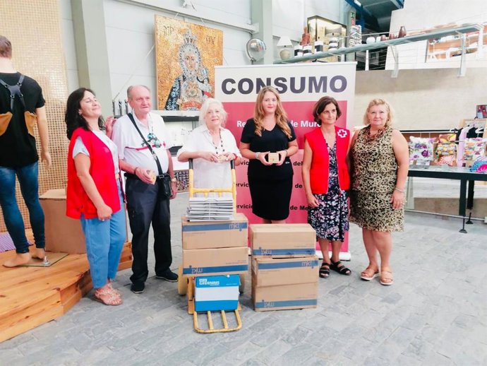 La Dirección General de Consumo dona material escolar a Cruz Roja