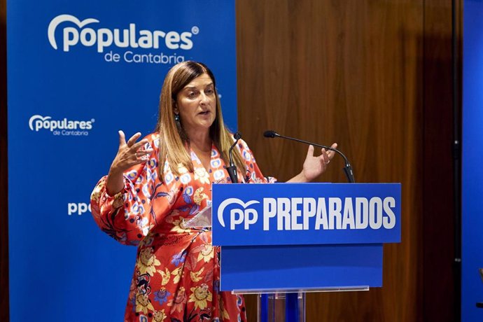 La presidenta del Partido Popular de Cantabria, María José Sáenz de Buruaga