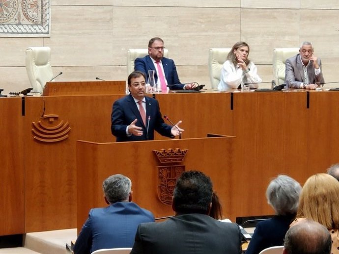 El presidente de la Junta, Guillermo Fernández Vara, en el acto institucional en la Asamblea por el Día de Extremadura 2022