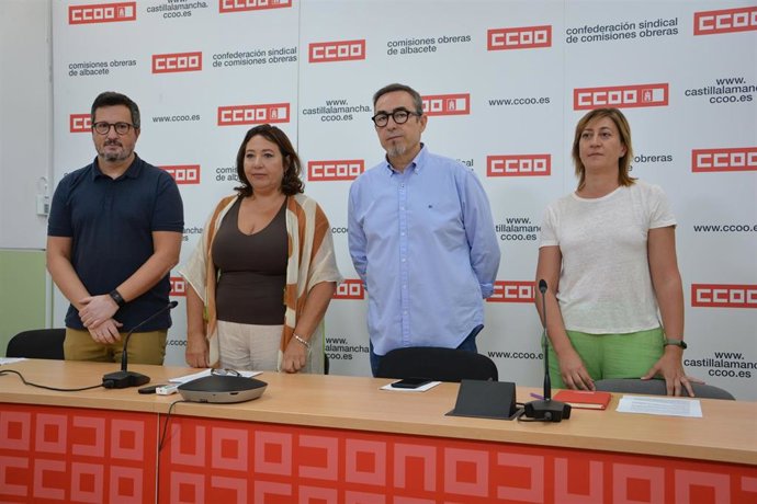 Responsables de CCOO, el secretario regional entre ellos, en rueda de prensa,
