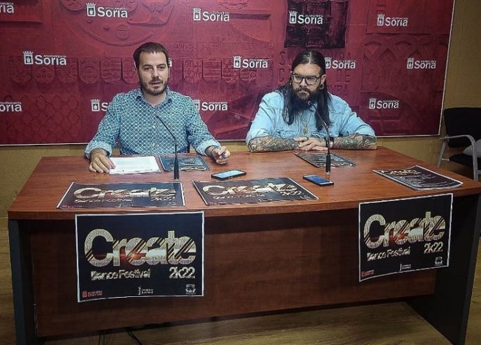 Eder García (izda) y Víctor Monje presentan el Festival de Danza Urbana 'Create'