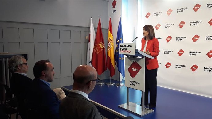 Archivo - La parlamentaria de Navarra Suma María Jesús Valdemoros, en una rueda de prensa.