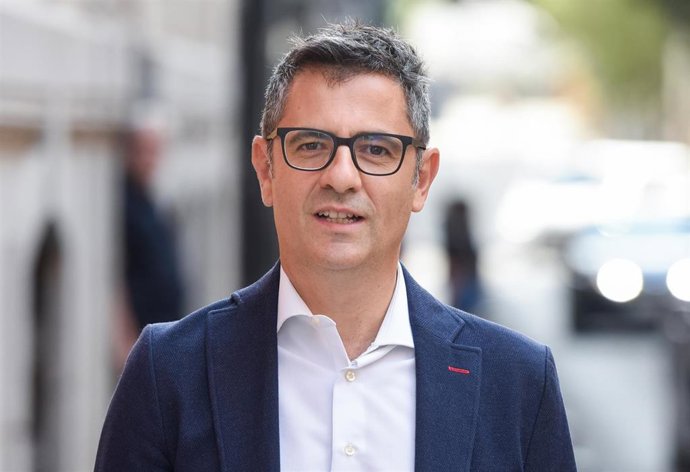 El ministro de la Presidencia, Relaciones con las Cortes y Memoria Democrática, Félix Bolaños, a su llegada a una visita a la exposición 'Germaine Krull. Crónica de un exilio', en el Museo Nacional del Romanticismo, a 26 de agosto de 2022, en Madrid.