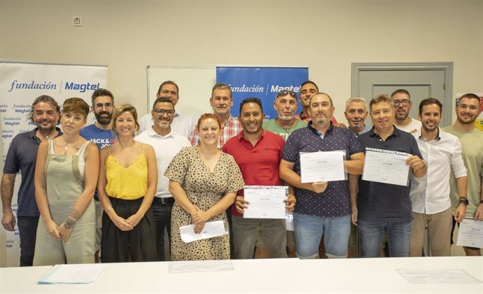 Alumnos graduados en el curso ofrecido en la sede de Magtel en Córdoba.