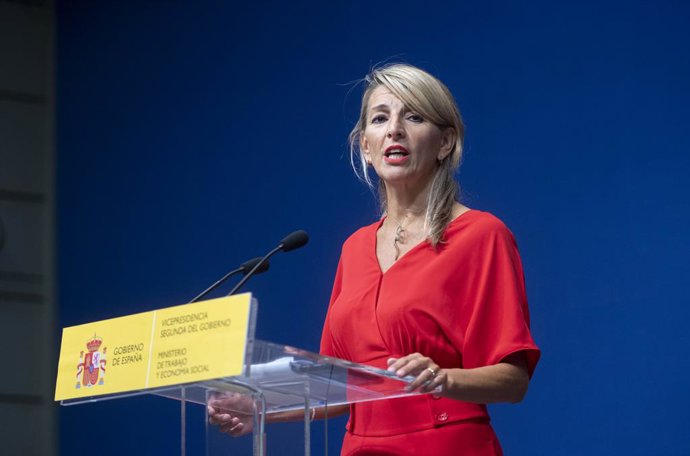 La vicepresidenta segunda y Ministra de Trabajo y Economía Social, Yolanda Díaz, interviene durante una rueda de prensa tras una reunión con UATAE, ATA Y UPTA, en la sede del Ministerio, a 7 de septiembre de 2022, en Madrid (España). Durante la reunión 