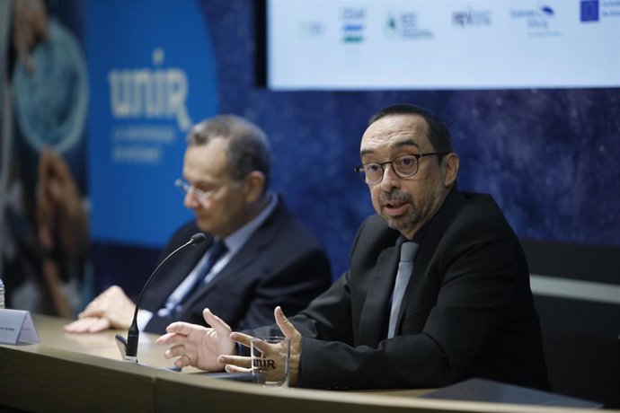 El director del Instituto de Investigación, Innovación y Tecnologías Educativas, Daniel Burgos, junto al rector de la UNIR, Jose María Vazquez