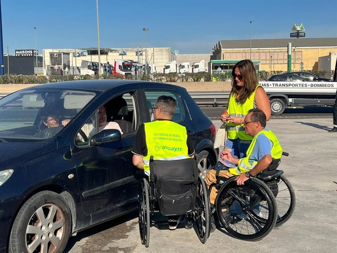 Control de la Dirección General de Tráfico enmarcado en la campaña de vigilancia y control de las distracciones al volante que se desarrollará desde este miércoles y hasta el 13 de septiembre