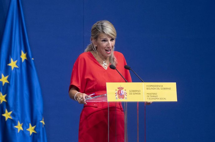 La vicepresidenta segunda y Ministra de Trabajo y Economía Social, Yolanda Díaz, interviene durante una rueda de prensa tras una reunión con UATAE, ATA Y UPTA, en la sede del Ministerio, a 7 de septiembre de 2022, en Madrid (España). Durante la reunión 