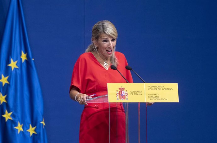 La vicepresidenta segunda y Ministra de Trabajo y Economía Social, Yolanda Díaz, interviene durante una rueda de prensa tras una reunión con UATAE, ATA Y UPTA, en la sede del Ministerio, a 7 de septiembre de 2022, en Madrid (España). Durante la reunión 