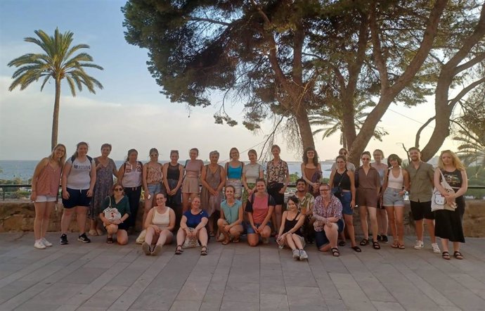 El grupo de estudiantes extranjeros en las jornadas de "inmersión lingüística" en catalán.