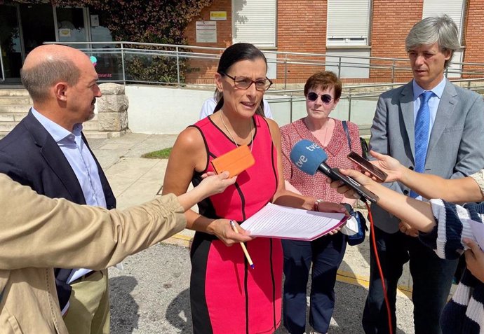 La alcaldesa de Santander, Gema Igual, hace declaraciones a los medios en el centro Padre Menni