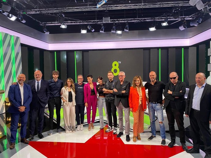 El equipo de presentadores de la nueva temporada de 8TV.