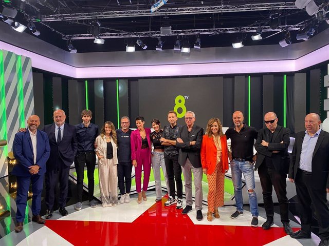 L'equip de presentadors de la nova temporada de 8TV